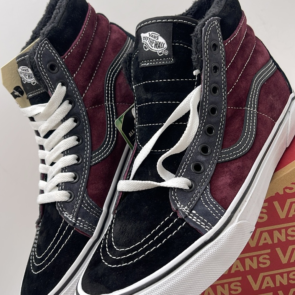 Vans Men’s Sk8-Hi Mte
(Mte) Port Royale/Black
VN0A4BV7XKZ
Boots Sneakers - Picture 7 of 16